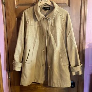 Jones New York coat size 4 Tan